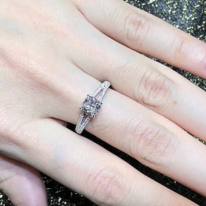 Anello di Diamanti Q690 Taglio Princess, Diamante Naturale, Stile Classico per Fidanzamento Femminile, Fascia in Oro Bianco 18K - Product Image 3