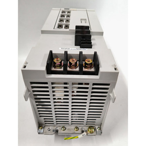 MDS-C1-SP-300 DCS Axis Drive, Motor de CA con Construcción de Aluminio y Plástico para Automatización Industrial - Product Image 4