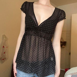 T-shirt à manches bouffantes à pois sexy à la française pour femmes, col en V, coupe ample, coupe ajustée, chic, mignon, décontracté, pour les fêtes d'été - Product Image 4