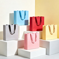 Sac fourre-tout en carton de style minimaliste, grande taille, avec logo personnalisé imprimé pour les magasins de vêtements et l'emballage cadeau