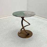 Table d'appoint en marbre naturel personnalisée avec support en métal torsadé artistique, table d'appoint de luxe légère pour canapé