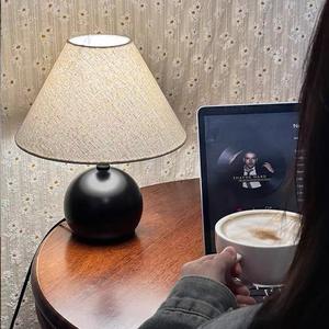 Lámpara de Escritorio de Estilo Nórdico Retro Wabi-Sabi, Lámpara de Mesa Romántica Cálida de Tela Decorativa Francesa Vintage - Product Image 4