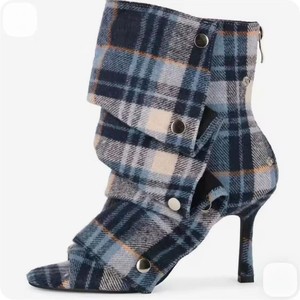 Sandali a calzino con tacco a spillo alto, a punta aperta, in microfibra colorata, alla moda, con dettagli a gonna e plissettati, stile Europa America - Product Image 5