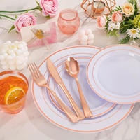 Lot de 150 pièces de vaisselle jetable en plastique blanc avec bord doré, comprenant 25 assiettes plates/dessert, fourchettes, couteaux, cuillères et gobelets, sans BPA