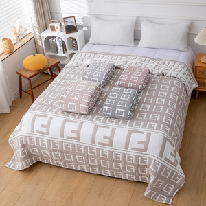 Premium huisdiervriendelijke geborduurde plaid van katoen en polyester, krasbestendig, met aangepast patroon voor honden, katten en bankhoezen. - Product Image 1