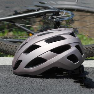 Casque spécialisé pour le cyclisme sur route, un casque de sécurité pour les vélos de route, ultra-léger et respirant, nouveau modèle de casque - Product Image 4