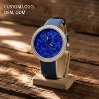 Damen Kristallbesetzte Armbanduhr Blaues Geprägtes Blumenzifferblatt Marineblaues Kuhlederarmband Miyota Quarz 3BAR Wasserdicht 36mm Schlank