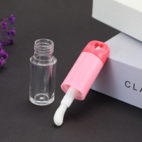 Nouveau style de tube de brillant à lèvres en plastique en forme de cœur avec grande brosse applicatrice, outil de séparation, emballage cosmétique, tube de gloss à lèvres