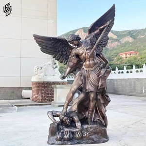 Scultura Personalizzata a Grandezza Naturale in Bronzo dell'Angelo San Michele che Spara una Spada per Sconfiggere i Demoni, per Decorazione Religiosa - Product Image 1