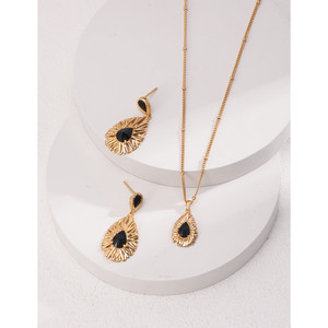 Boucles d'oreilles en zircon noir style palais - Product Image 4