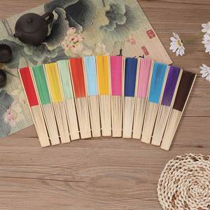 Abanico de Mano de Bambú Personalizado con Nombre Impreso en Seda, con Tema de Boda 'Love', Estilo Arte Folclórico, Decoración del Hogar - Product Image 3