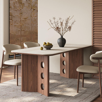 Ensemble de table et chaises de salle à manger de luxe en bois massif avec plateau en pierre carrée, design moderne, durable, écologique, pour usage hôtelier