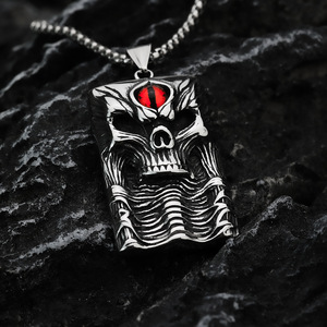 จี้รูปหัวกะโหลกสี่เหลี่ยมสแตนเลสฝังตาสีแดงสำหรับผู้ชาย สร้อยคอของขวัญ - Product Image 2