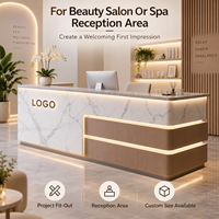 Comptoir de réception pour salon de beauté, design incurvé, bois et blanc, avec éclairage LED décoratif, logo personnalisé, taille sur mesure