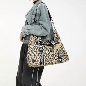 Bolsos de lona con estampado de leopardo para mujer, con correa para el hombro, bolsa de equipaje deportiva para viajes al aire libre - Product Image 3