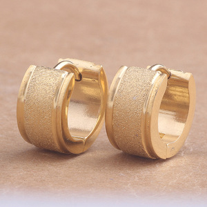 Boucles d'oreilles à clipser 7 mm en acier inoxydable doré en forme de U, bijoux tendance - Product Image 1