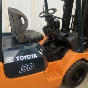Mejor Precio 2024 para Montacargas Diésel Usado de Servicio Pesado, 3T, Altura de Horquilla 3m, Tracción 4x4, 2 Años de Garantía, Maquinaria de Construcción - Product Image 4