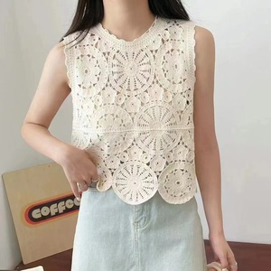 Nouveau <span class=keywords><strong>style</strong></span> d'été : Gilet court sans manches à col rond et bords ondulés pour <span class=keywords><strong>femme</strong></span>, idéal pour les vacances à la plage, avec découpes. - Product Image 3