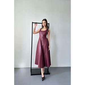 Vestido de Noche Borgoña de Satén con Tirantes, Corte A, Cintura Natural, Sin Espalda y Sin Tirantes - Product Image 5