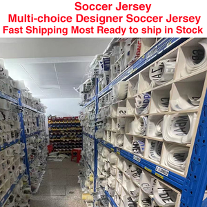 Ensemble de survêtement de football rétro personnalisé style 25/26 en 100 % polyester respirant et léger, réduction sur les achats en gros - Product Image 4