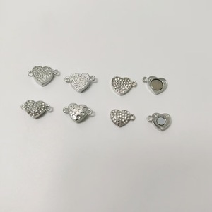 Cierres magnéticos en forma de corazón de aleación para joyería, accesorios DIY para hacer collares, chapados con detalles de diamantes - Product Image 1