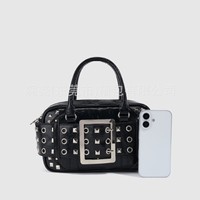 Sac fourre-tout mini carré tendance punk transfrontalier pour femme, style épaule/sous le bras, avec chaîne, rivets et fermeture éclair, à bandoulière unique, doux et cool