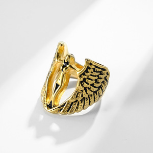 Anillo con forma de alas de diosa, único y superventas transfronterizo, anillo de acero de titanio, joyería hip-hop sexy de acero inoxidable con diseño de diosa. - Product Image 4