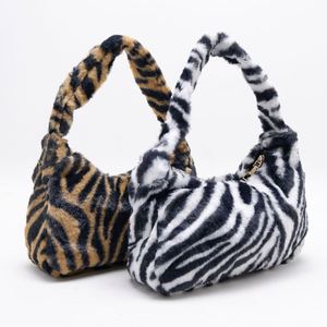 Sombrero de Pescador de Felpa con Estampado de Cebra para Mujer, Invierno 2022, Superventas, con Bolsa a Juego para Uso Diario, Fiestas y Viajes - Product Image 4