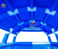 Structure de jeu gonflable rayée bleue et blanche, grand équipement d'amusement extérieur, tente d'événement avec piscine pour le plaisir estival