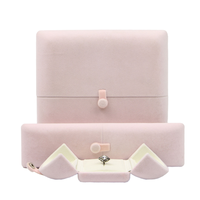 Anpassbare Rosa Samt Runde Gravierte Reisefreundliche Schmuckbox für Ringe Halsketten Anhänger - Doppelt Öffnende Papier-Geschenkbox