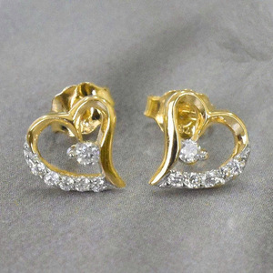 Orecchini a perno a cuore vuoto da donna, graziosi accessori per l'orecchio da indossare tutti i giorni, per outfit casual e come regalo - Product Image 6