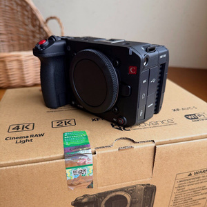 Appareil photo Canon EOS C50 d'occasion, capteur CMOS plein format 35 mm, vidéo 8K - Product Image 1