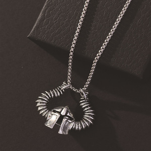 Collar con Colgante de Casco de Acero Inoxidable, Plata Antigua, Cadena Unisex, Joyería de Clavícula, Accesorio de Moda - Product Image 3