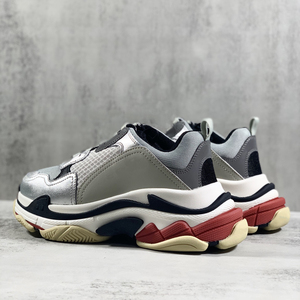 รองเท้าผ้าใบทรง Chunky Dad Sneakers รุ่นพรีเมียมใหม่ปี 2026 สไตล์ Triple S สีเงินเทา  วัสดุตาข่าย  แบบลำลองสไตล์เรโทร สำหรับผู้ชายและผู้หญิง - Product Image 5