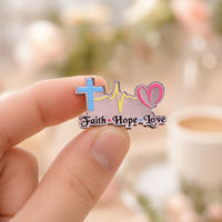 Badge en émail dur Faith Hope Love, design croix et battement de cœur, épinglette religieuse en émail pour souvenir d'église, bijou