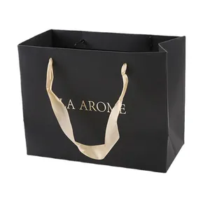 Hediye bezler ayakkabı çiçek için özel Logo alışveriş ambalaj çanta ile lüks stok siyah renkli ambalaj kağıdından torba