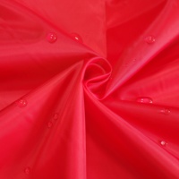 Tissu en taffetas 100 % polyester enduit PU léger et imperméable 210T, fabriqué sur mesure à l'usine de Hangzhou, pour tentes, parapluies, doublures, rideaux et sacs