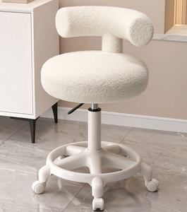 Fauteuil de salon moderne rembourré en fourrure, tabouret de barbier réglable à roulettes, mobilier de studio de beauté couleur crème - Product Image 1