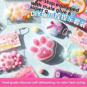 Juego de Moldes de Silicona Caseros para Niños, Juguetes para Apretar con Forma de Garra de Gato, Regalos Hechos a Mano para Niñas - Product Image 3
