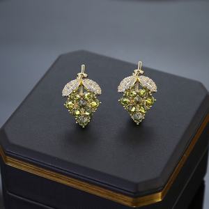 Boucles d'oreilles clous en or plaqué de luxe haut de gamme, taille princesse, zircon, design géométrique, tendance, élégantes, charmes pour femmes, cadeau - Product Image 4