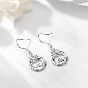 Boucles d'oreilles Claddagh en or blanc, argent 925, motif cœur, bijoux de mariage classiques pour femmes, objet de collection culturel chrétien - Product Image 4