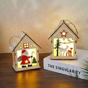 Casas de pueblo navideñas de madera con LED de alta calidad al por mayor, adornos colgantes coloridos, decoración personalizada para árboles de Navidad en miniatura - Product Image 6