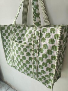 Sac fourre-tout en coton matelassé à motif animalier imprimé au bloc, fait main, sac à bandoulière pour le shopping et les voyages, pour femmes - Product Image 3