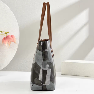 กระเป๋าโท้ทผู้หญิงขนาดใหญ่ลายบล็อกสี รุ่นใหม่ปี 2026 กระเป๋าสะพายไหล่สไตล์เรโทรลำลองเรียบง่าย - Product Image 6