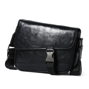 กระเป๋าสะพายไหล่หนังแท้สำหรับผู้ชาย สีพื้น แบบมีฝาปิด เหมาะกับการแต่งกายในชีวิตประจำวัน ฤดูร้อน 2025 - Product Image 2