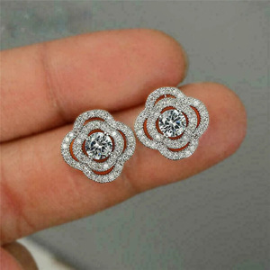 Orecchini a Perno con Fiore di Camelia per Donne, Accessori per Orecchie Freschi e Adatti all'Uso Quotidiano - Product Image 1