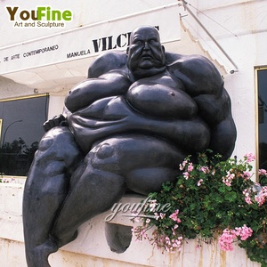 Famosa Statua in Bronzo di Donna Nuda Seduta, Statua di Donna Formosa in Vendita - Product Image 4