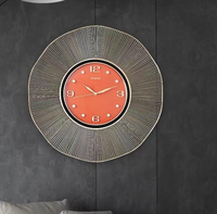 Horloge murale suspendue en métal à quartz squelette doré traditionnelle de luxe pour la décoration de salon