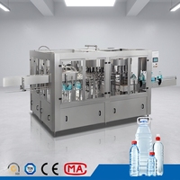 Machine de remplissage d'eau compacte en acier inoxydable Triblock (rinser, remplir, boucher) pour usine d'embouteillage d'eau pure en bouteilles PET de 500 ml et 1000 ml
