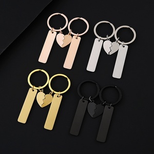 <span class=keywords><strong>Porte</strong></span>-<span class=keywords><strong>clés</strong></span> de couple en acier inoxydable, design géométrique, impression laser couleur, matériau vierge, forme demi-cœur allongée - Product Image 1